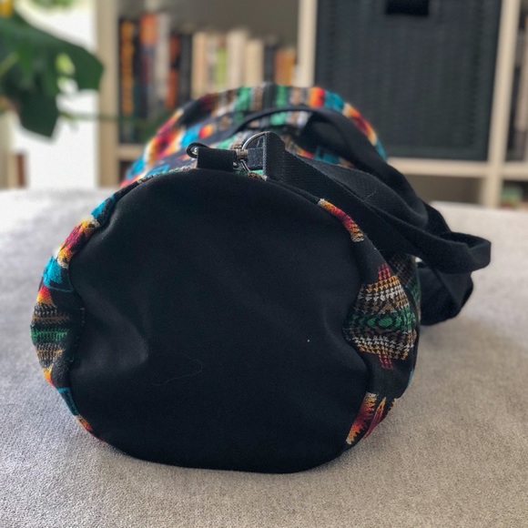 Pendleton Southwestern Wool Duffle Bag - Picture 4 of 6